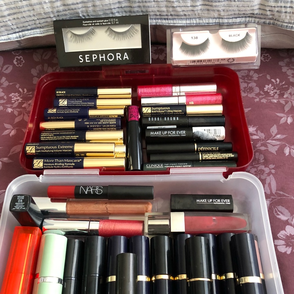 Lipsticks/eye lashes/Mascara